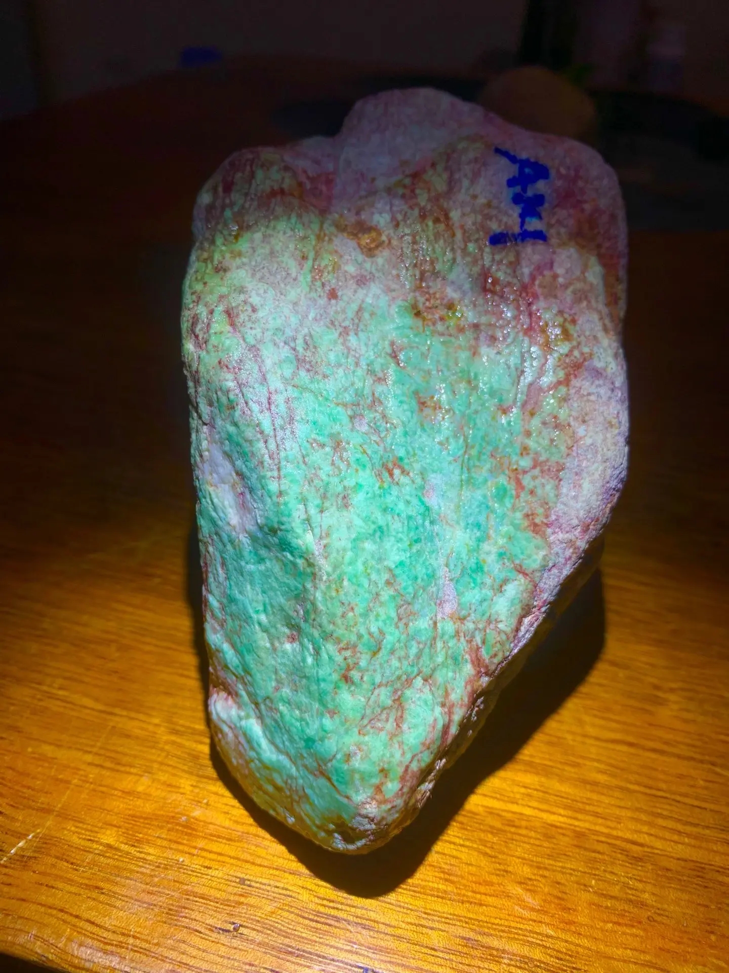 点击头像看直播# #翡翠原石#翡翠原石,有着一种独特的风格