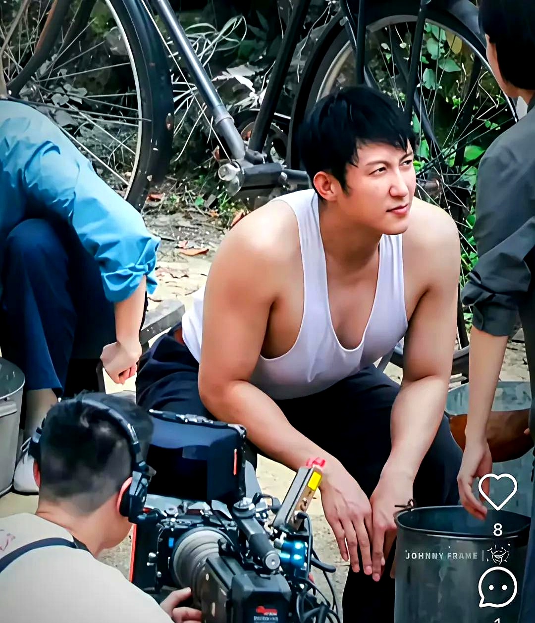 最近,黄景瑜拍重器的时候,被网友调侃说,剧组的饭菜太好,把黄景瑜级 