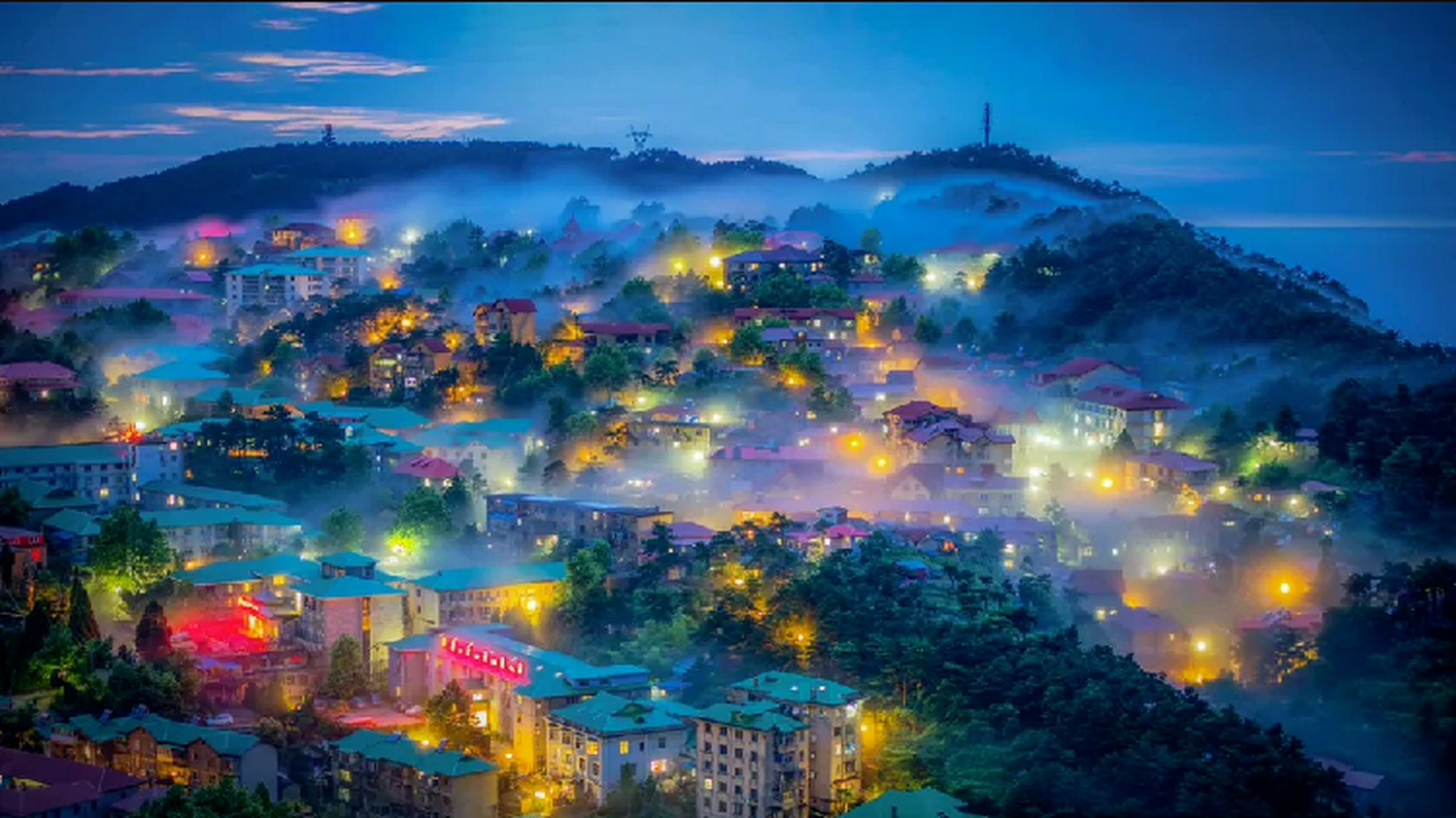 来"天上的街市"庐山牯岭街吧.