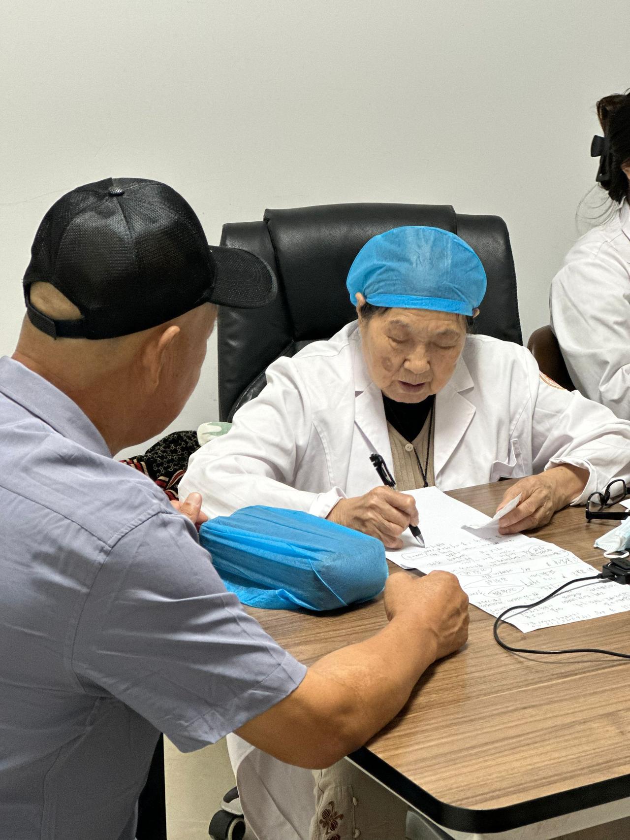 包含河南省肿瘤医院（河南省肿瘤研究所）代挂陪诊就医的词条