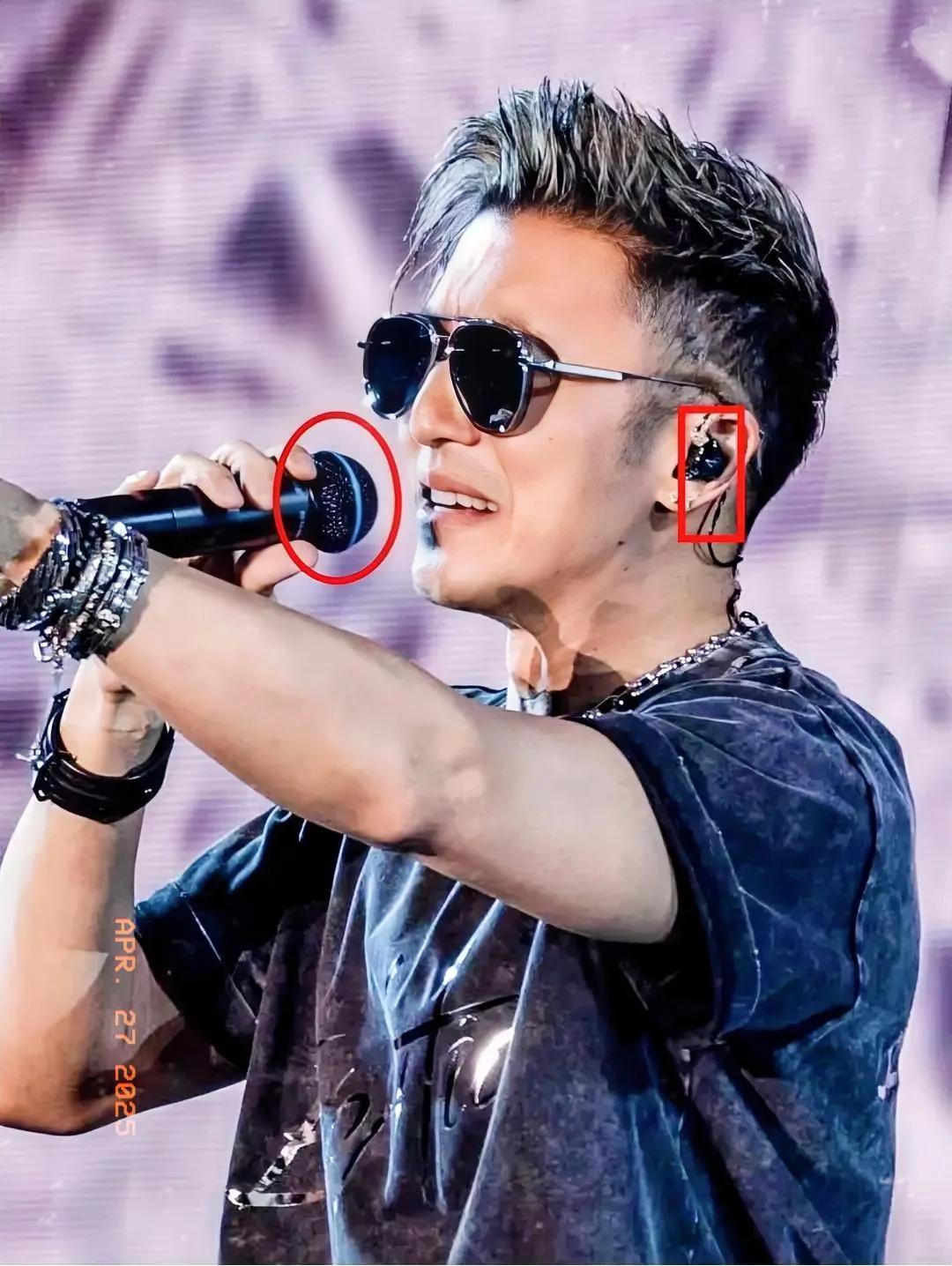 谢霆锋在演唱会上唱《玉蝴蝶》时青筋暴起,2800盏蝴蝶灯把舞台照得