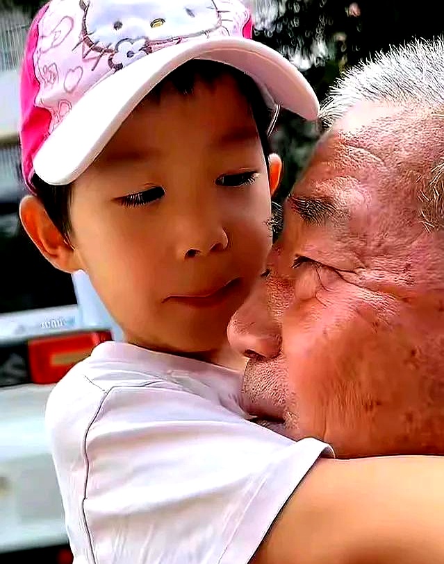 他觉得,和自己的大女儿,大儿子已经五年没见过面了,感觉之前白费力气
