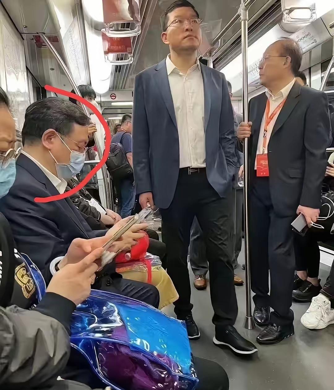 这年头真是越有本事的人越低调你说是不是这个理儿?