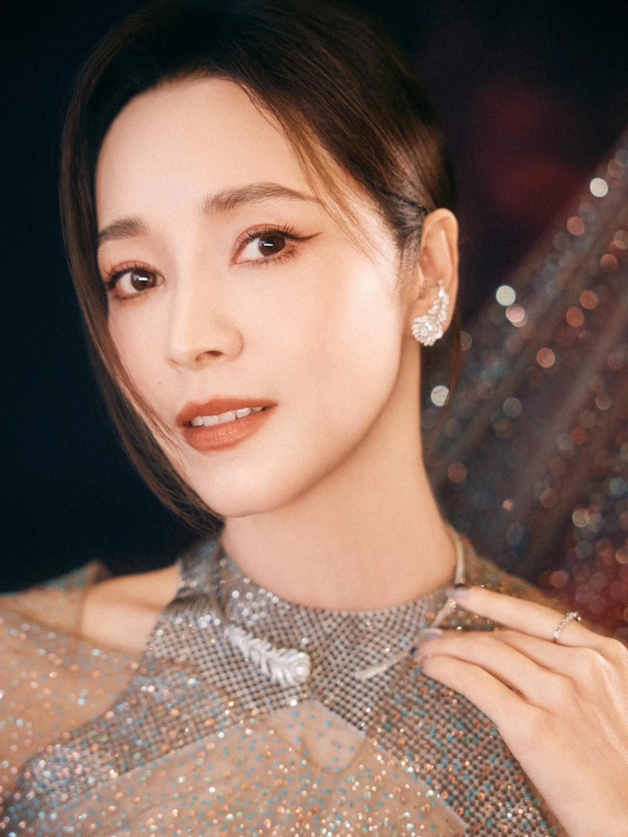 侯佩岑热情自然,特别会聊天