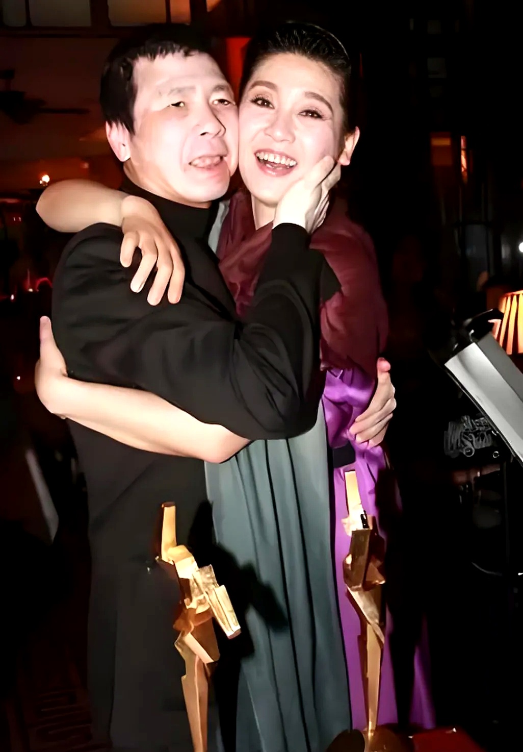 冯小刚和妻子徐帆果然是一对患难与共的恩爱夫妻