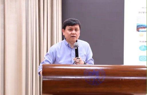 张文宏,作为国家传染病医学中心主任及复旦大学附属华山医院感染科