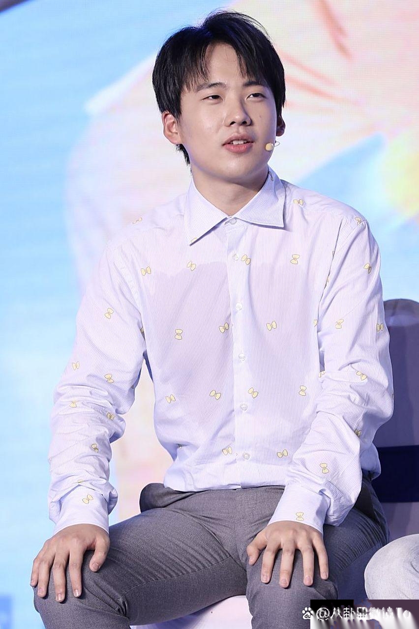 郭麒麟跟郭德纲联系少,过节也不送礼