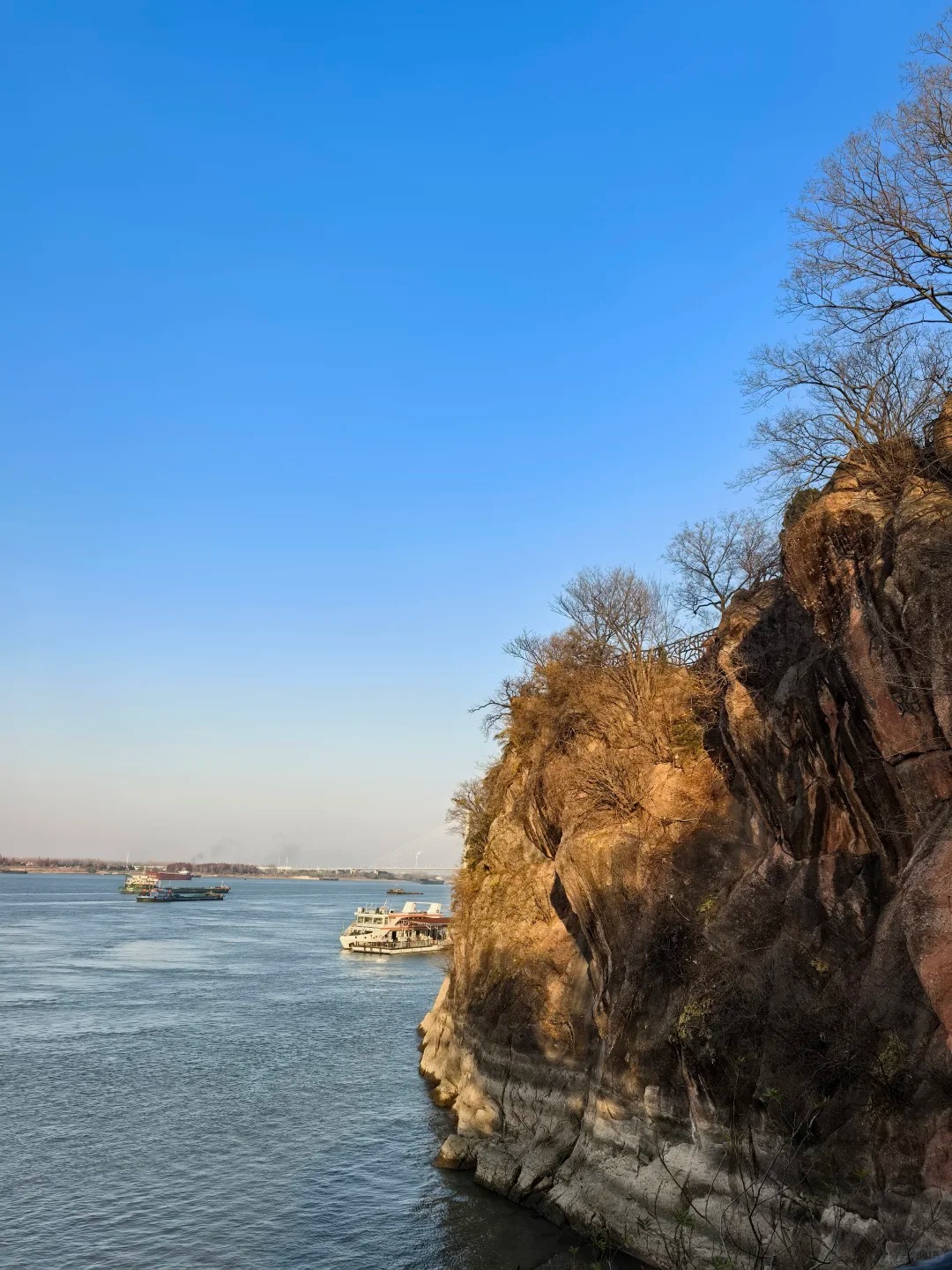 "我站在燕子矶头,看万里长江在脚下奔腾,突然懂了古人为何在此留下无