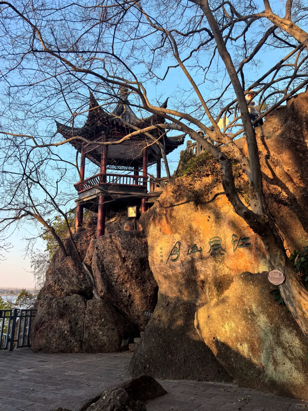 "我站在燕子矶头,看万里长江在脚下奔腾,突然懂了古人为何在此留下无