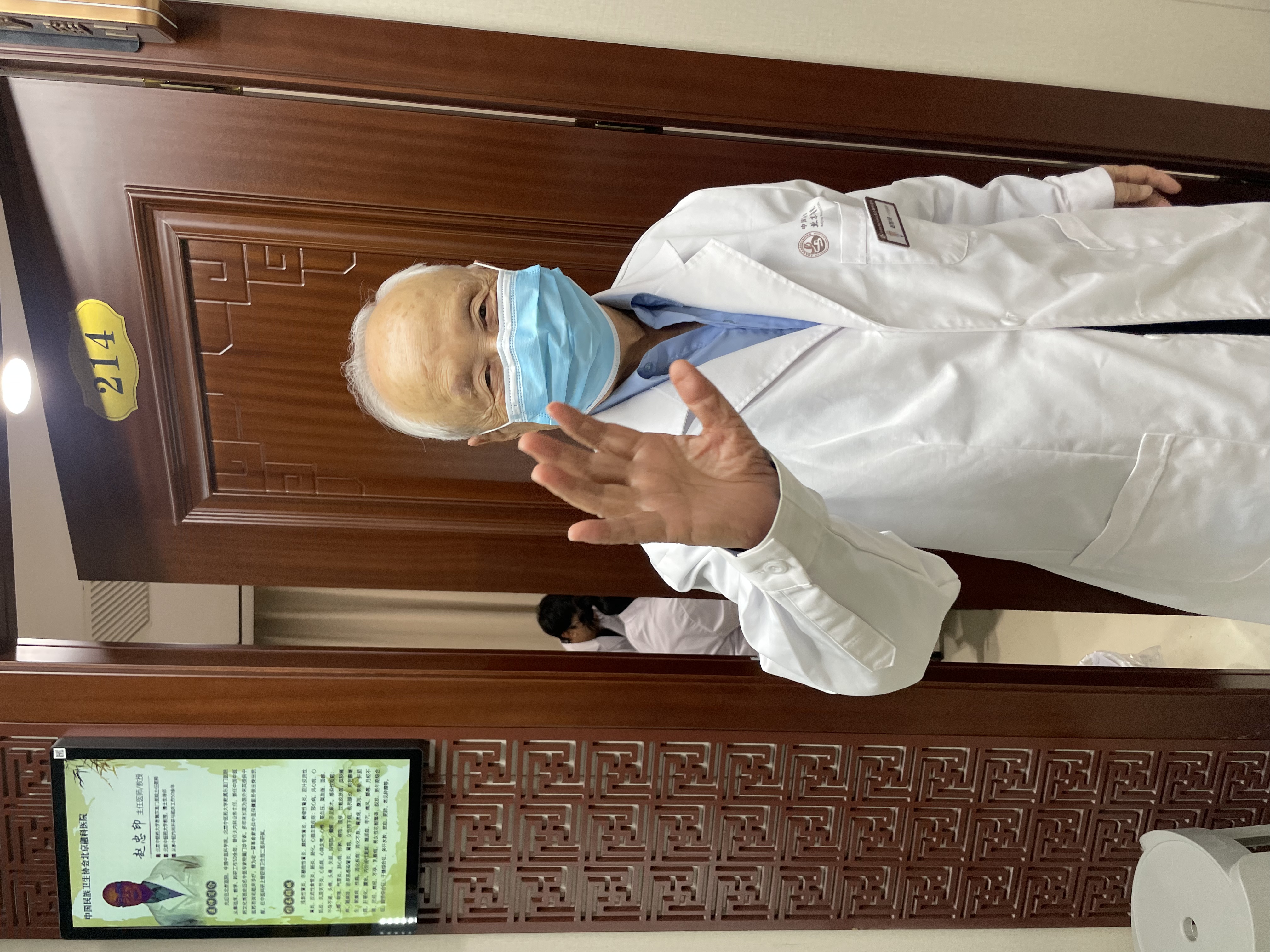 北京中医医院张炳厚知名专家团队成员跑腿挂号，省去晚上熬夜排队的辛苦的简单介绍