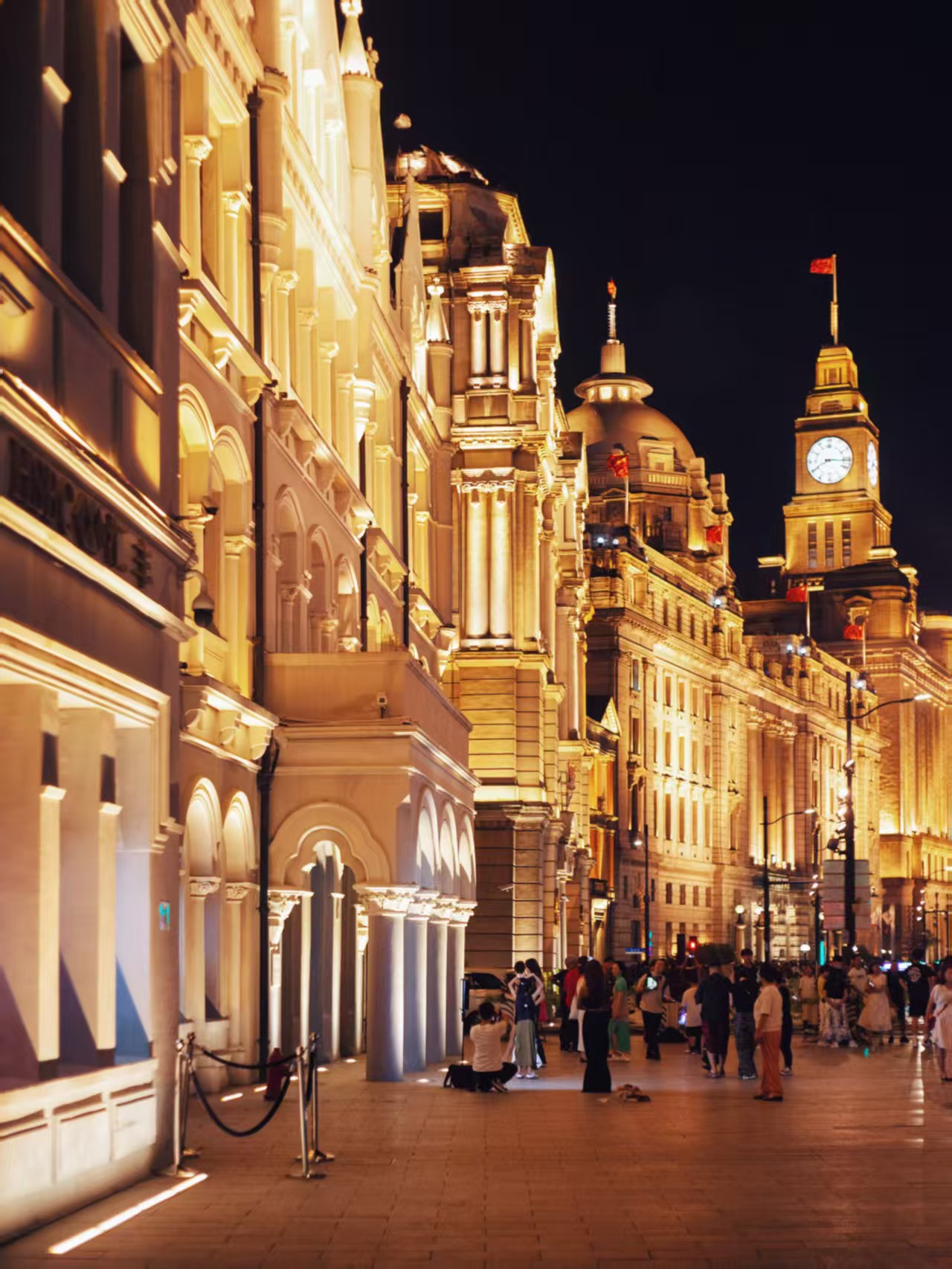 外滩的夜景,简直就是一场视觉盛宴!