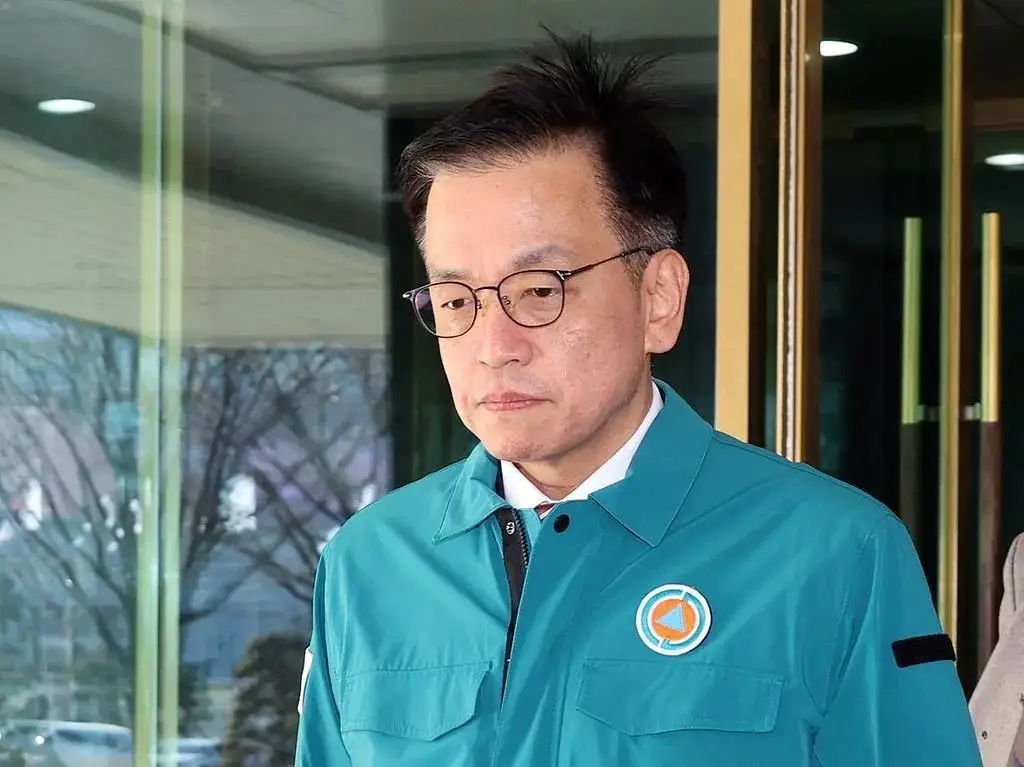 12月29日上午,韩国济州航空一架客机在着陆过程中偏