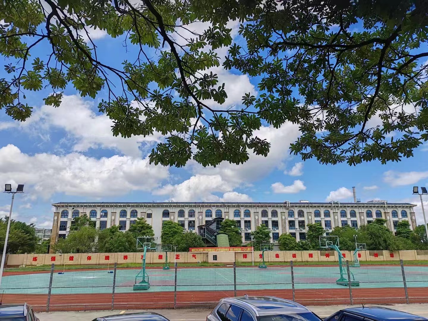 中学照片翔安职业技术学校风学校拥有一支由资深教师组成的教学团队