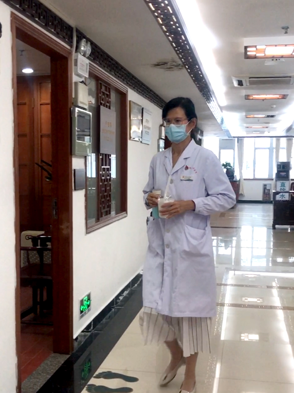 口干口苦伴口臭,寻根溯源巧调理 大家好,我是广州