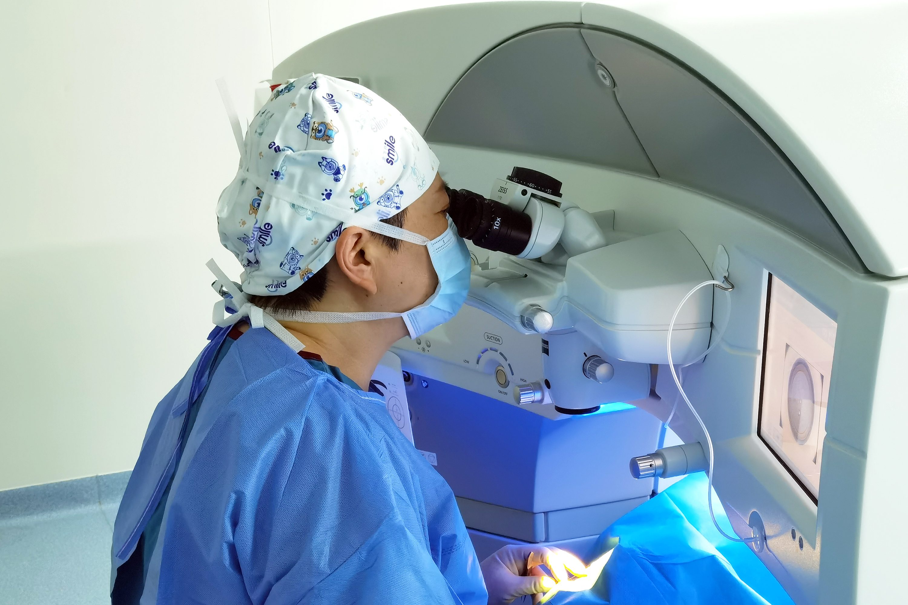 做完近视手术后,看近累正常吗?