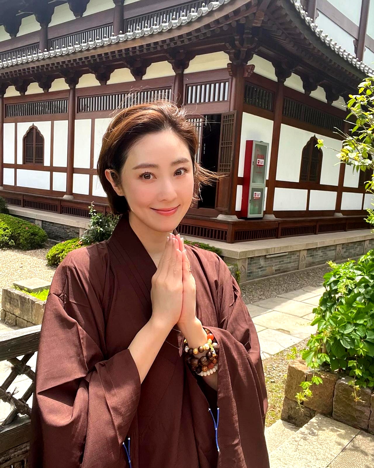 她曾是tvb最美花旦,25岁退圈从商,如今50岁未婚引