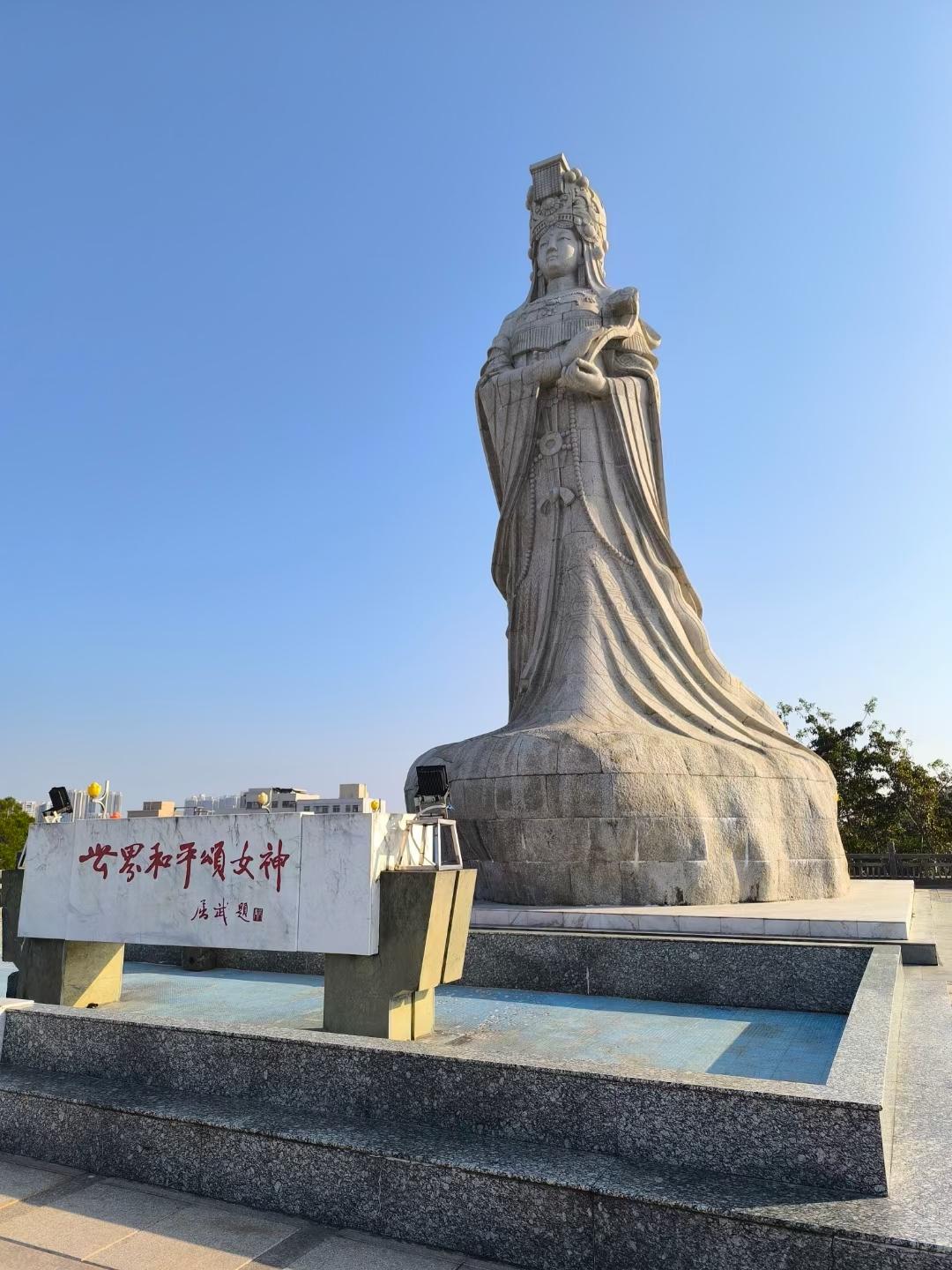 今天我要带你们一起走进汕尾凤山妈祖庙,感受一场心灵与自然的完美