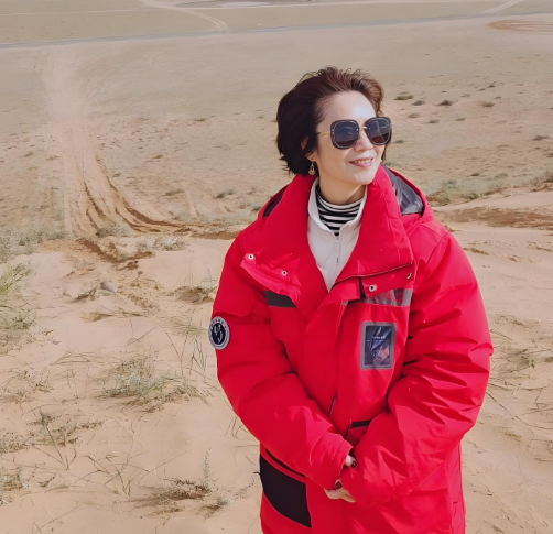 徐俐,央视《中国新闻》的标志性面孔,以其专业风格深受观众喜爱