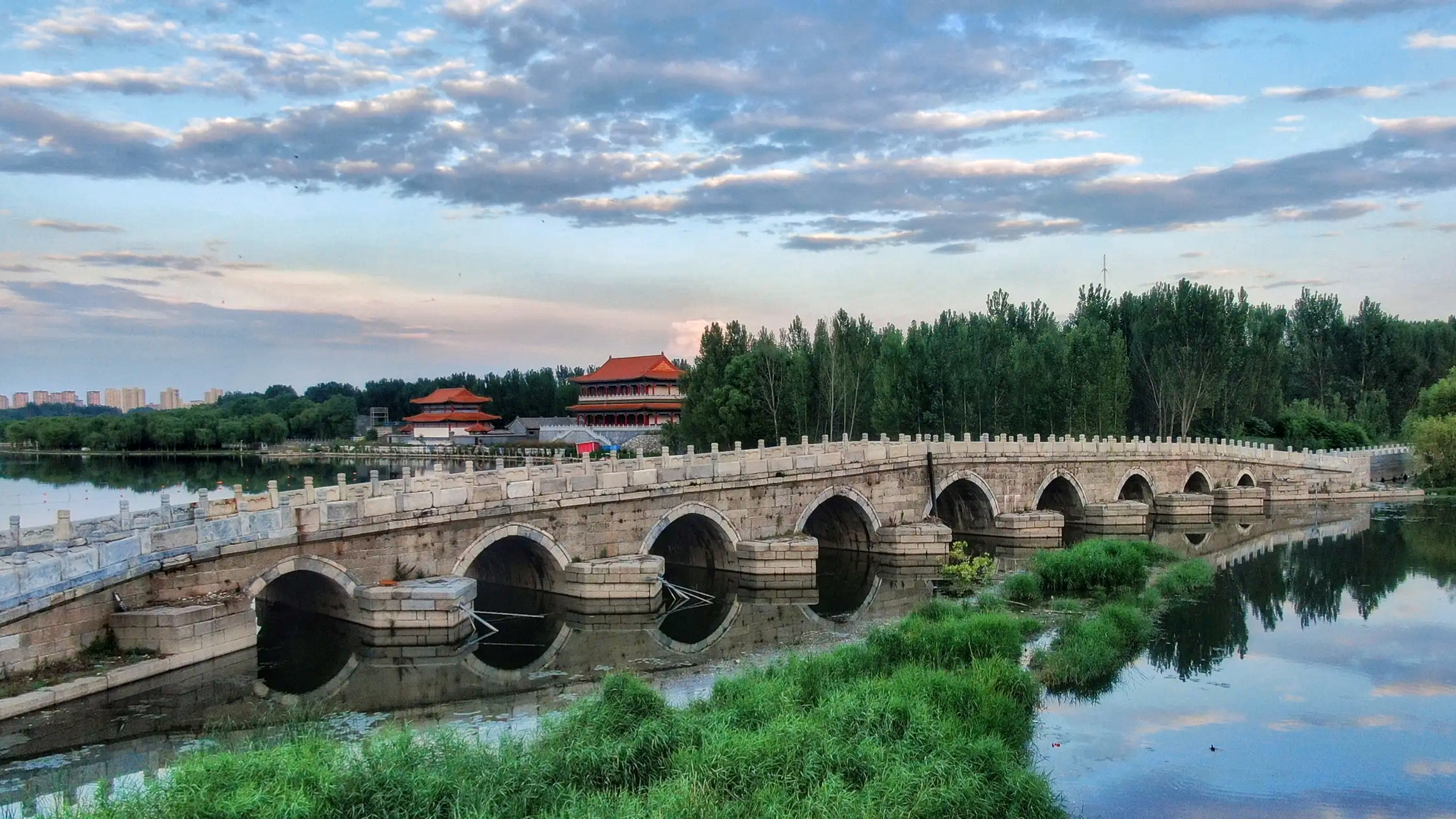 景点,永济桥,位于河北保定涿州城北,始建于明朝万历年间,是九孔石桥