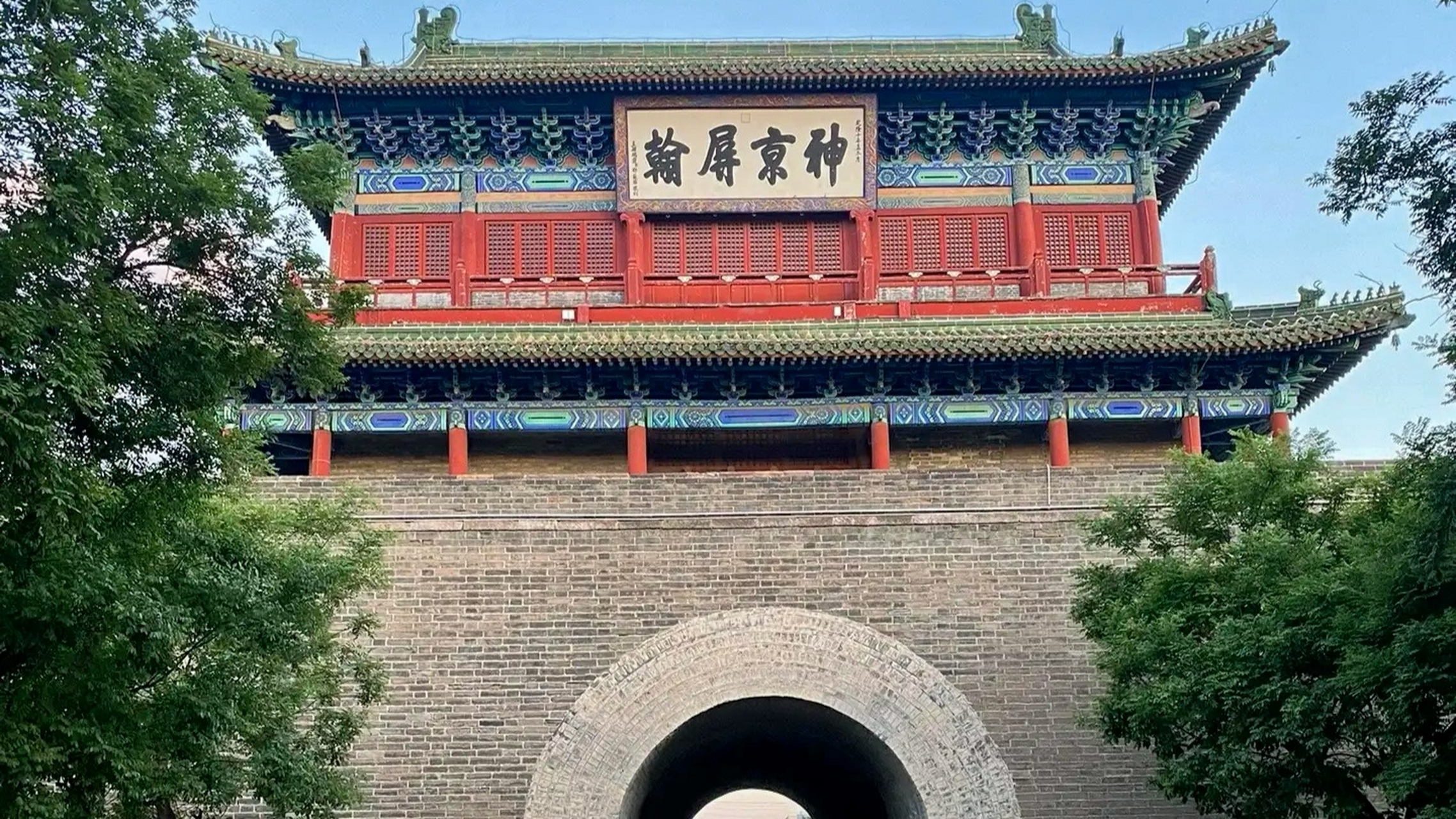 宣化古城,位于河北张家口市宣化区,距离北京城区170多公里,约3小时