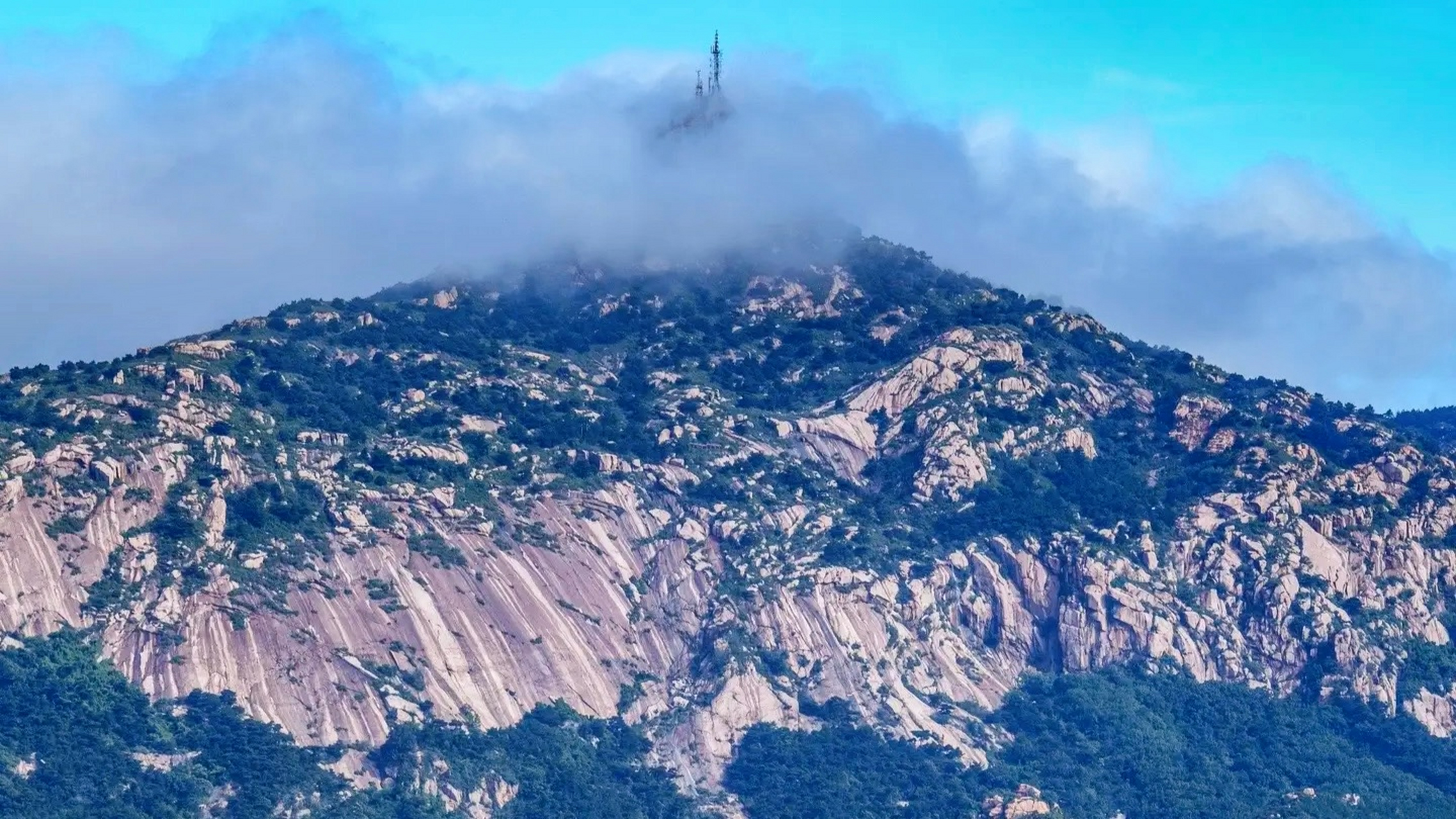 碣石山属于燕山山脉,主峰海拔695.