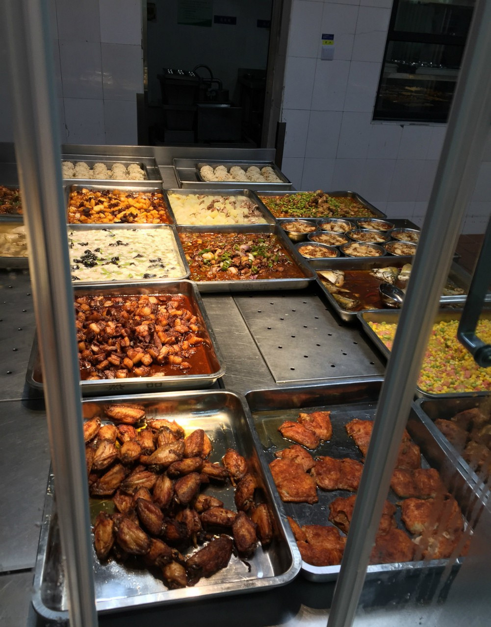 爱上西安外事学院# 西安外事学院的食堂美食是学子们心中的美食圣地.