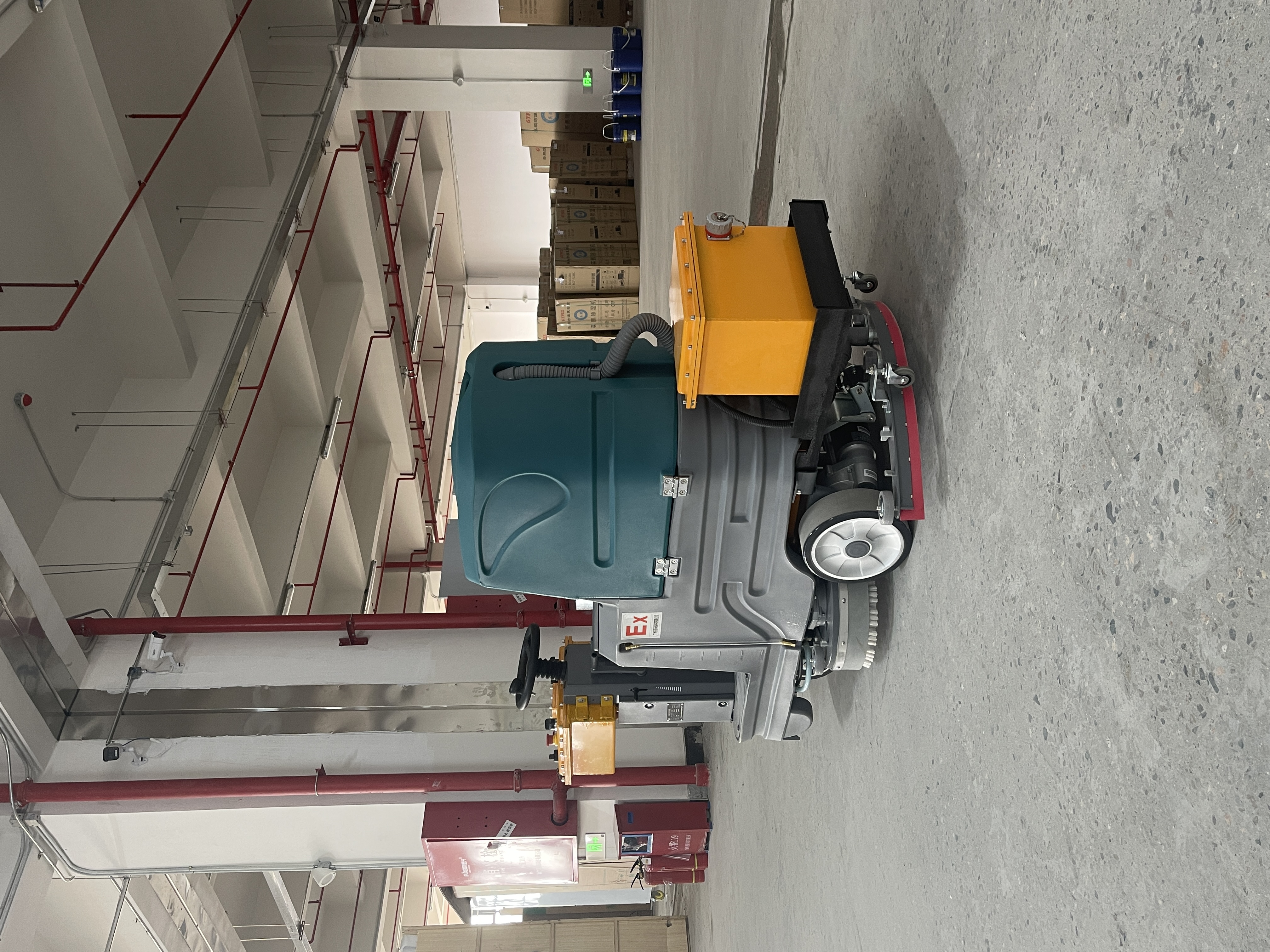 特别是工厂车间,仓库这些地方,清扫起来简直就是一场噩梦!