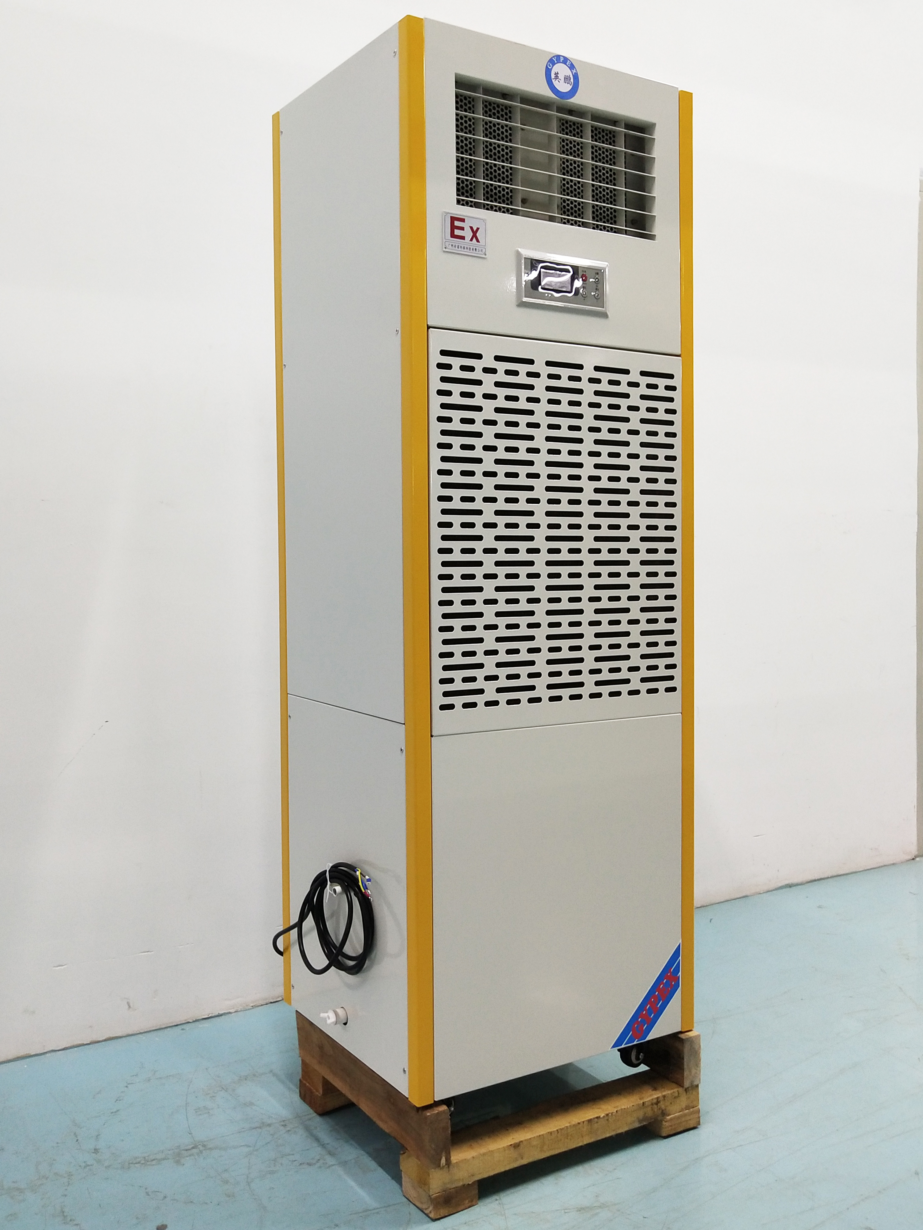 机报废的医用红外线加湿器照片机柜散热蒙皮金三角电器移动冷暖风机