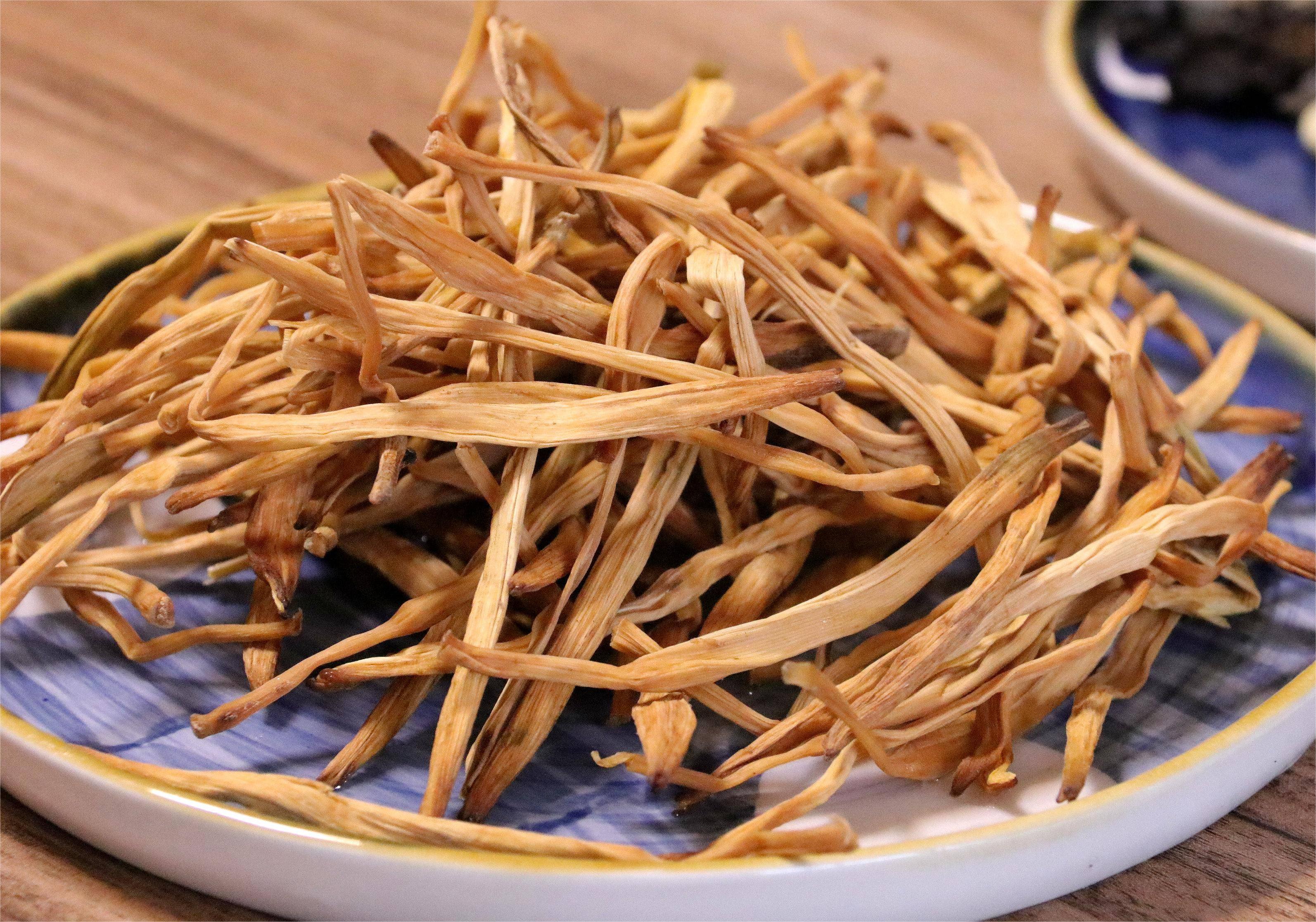 黄花菜,作为一种营养丰富且美味的食材,其独特的口感和营养价值使得它
