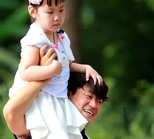 2016年8月14日凌晨,王宝强的微博像一颗炸弹引爆了整个网络