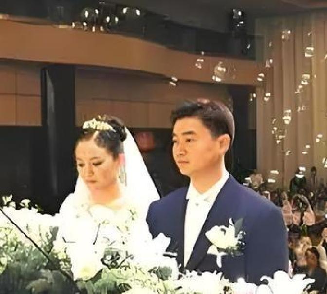 2002年5月,24岁的韩国"体操公主"许昭英,顶着父母的反对,执意嫁给了