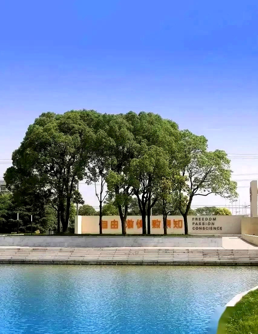 十五万学费,没人报名 民办本科的神话崩得比纸还快