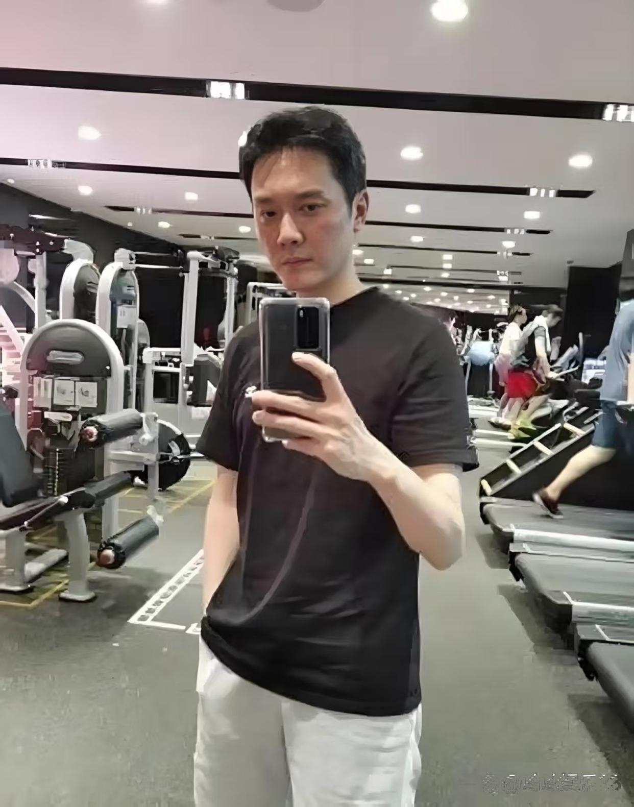 冯绍峰这事儿越瞅越有意思