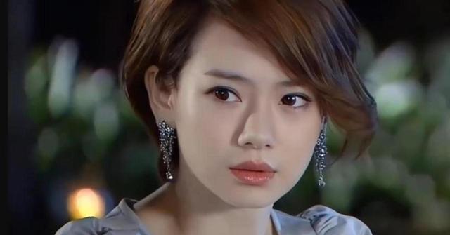 多年前戚薇在《非常静距离》节目爆料自己曾遭遇潜规则