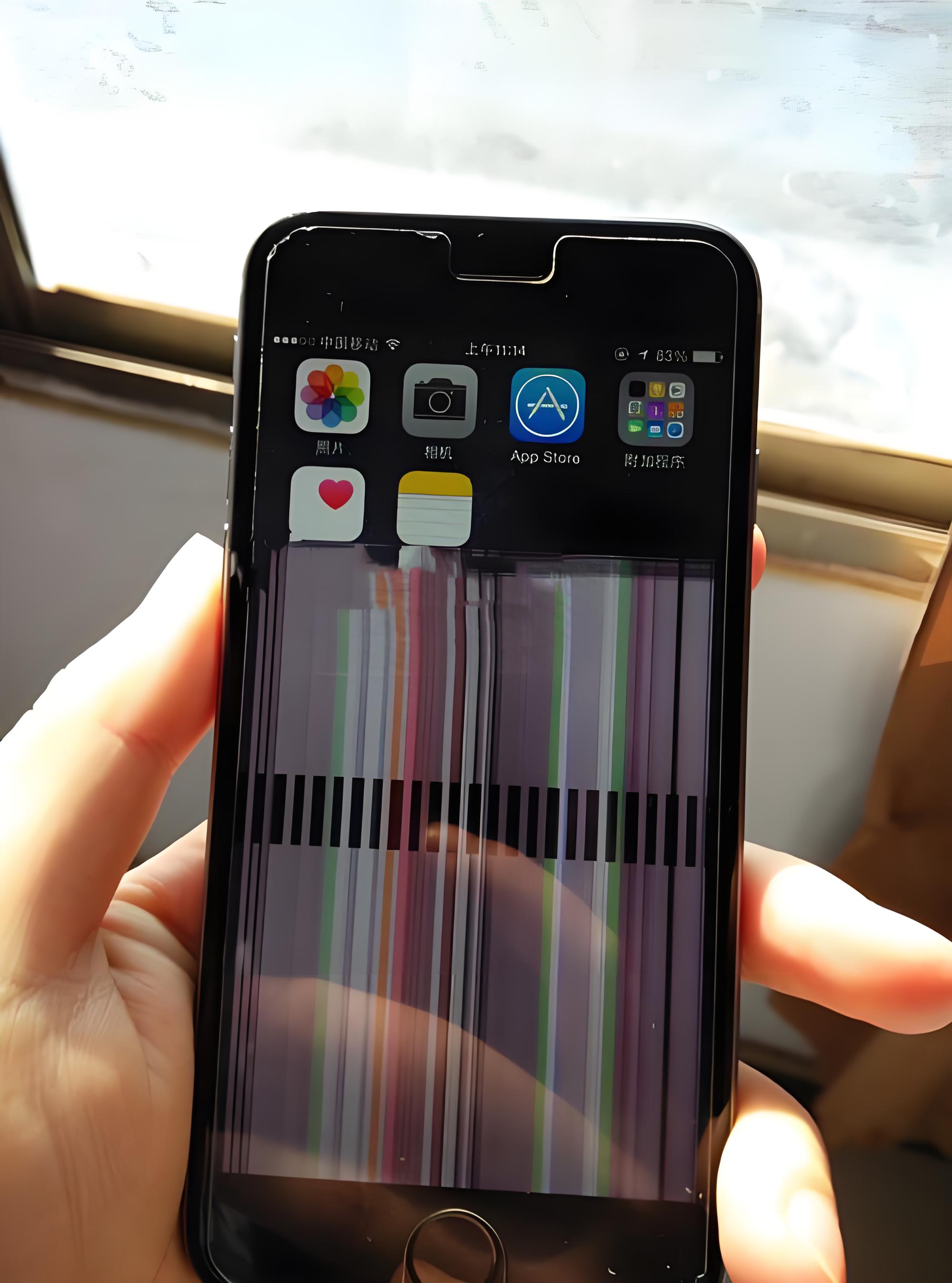 检查并重新连接显示屏连接线 首先,可以尝试检查手