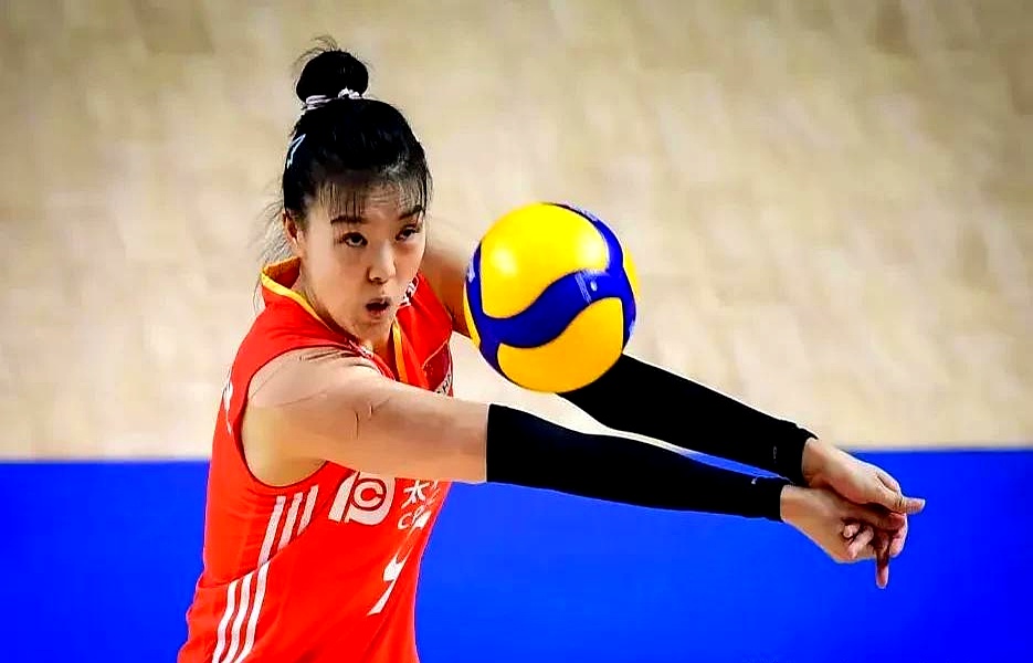 张常宁,打上海,19分到手.进攻猛,一传稳,发球刁钻,拦网也给力