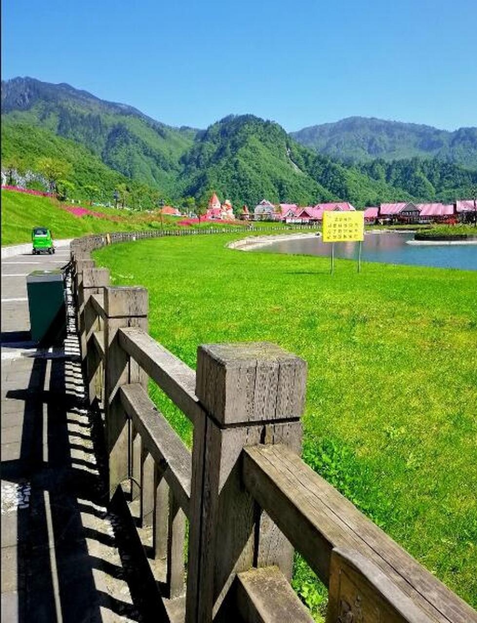 西岭雪山是成都理想的避暑胜地,这里夏季平均气温子20度左右,非常凉爽