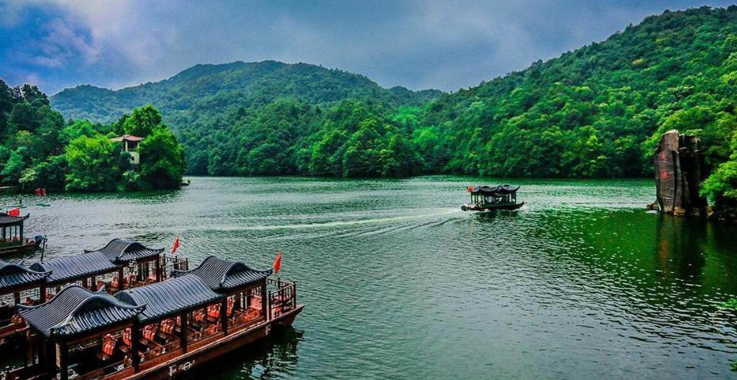 今年,夏天的武汉也太热了,但是不论武汉市区多么热,黄陂的木兰天池