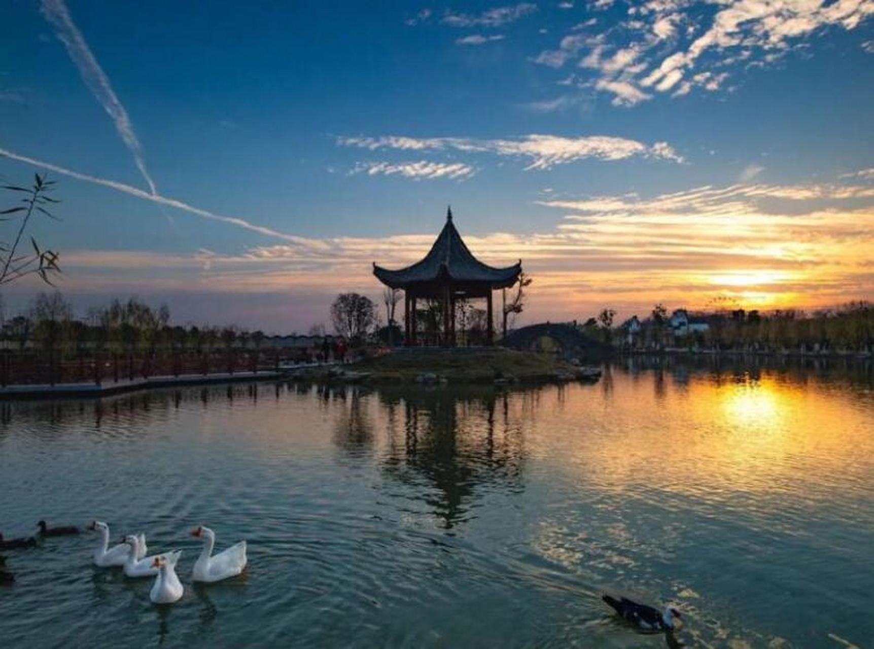 夏天的武汉木兰水镇也太美了,是武汉独有的江南水乡韵味!