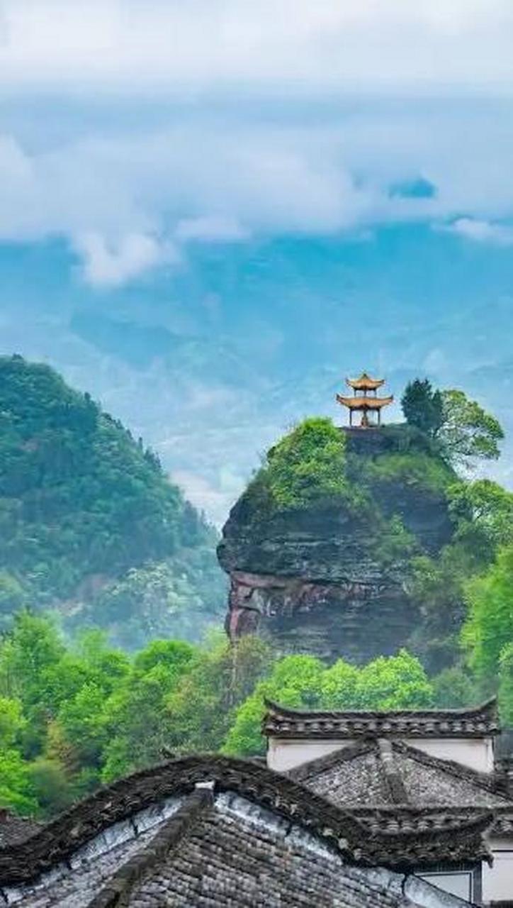 大家都知道大名鼎鼎的黄山,实际上安徽的齐云山与黄山齐名,一样的壮丽