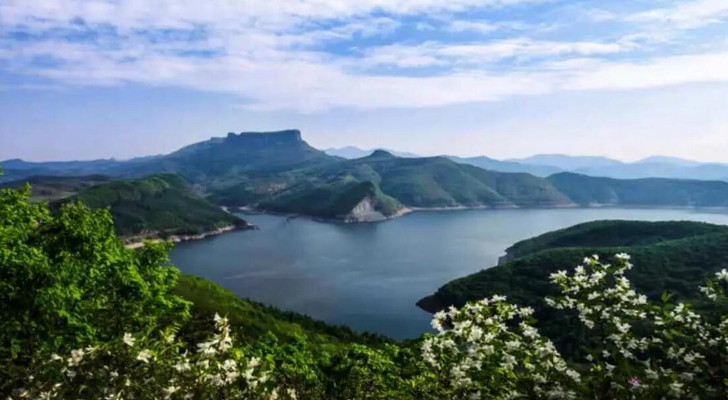 夏天,辽宁本溪桓仁五女山风景区真的太凉爽了,是理想的避暑好地方.