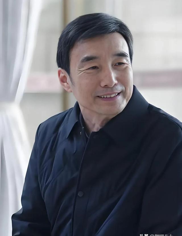 以下是排名前十的演员及所饰角色: 第一名:许亚军 饰 冯大凯 第二名