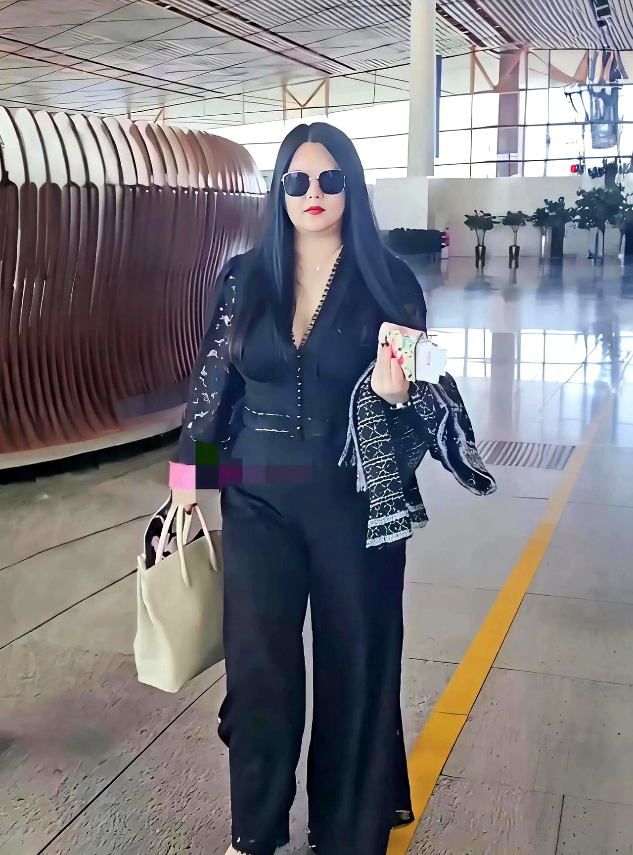 但她给人的感觉特别自信一点也没有胖女孩的那些自卑和焦虑