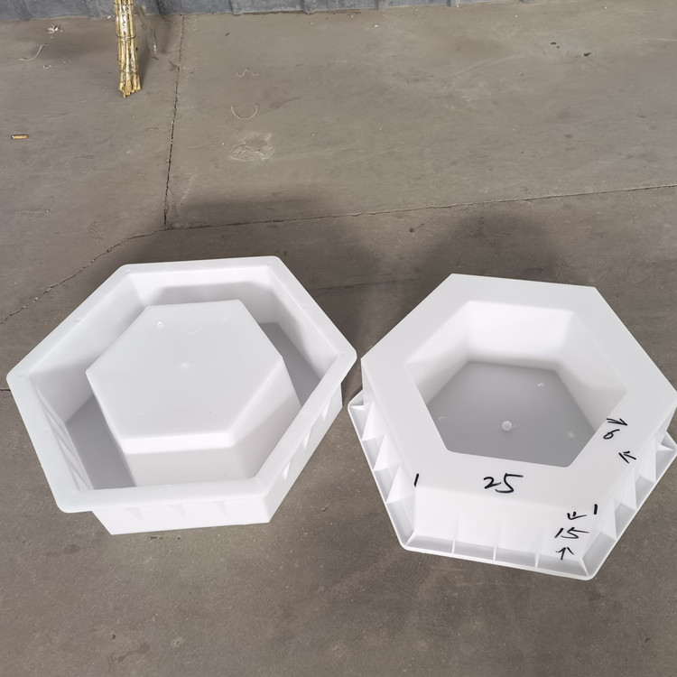 六角护坡模具是一种用于制作混凝土六角形块体的塑料模具,广泛应用于