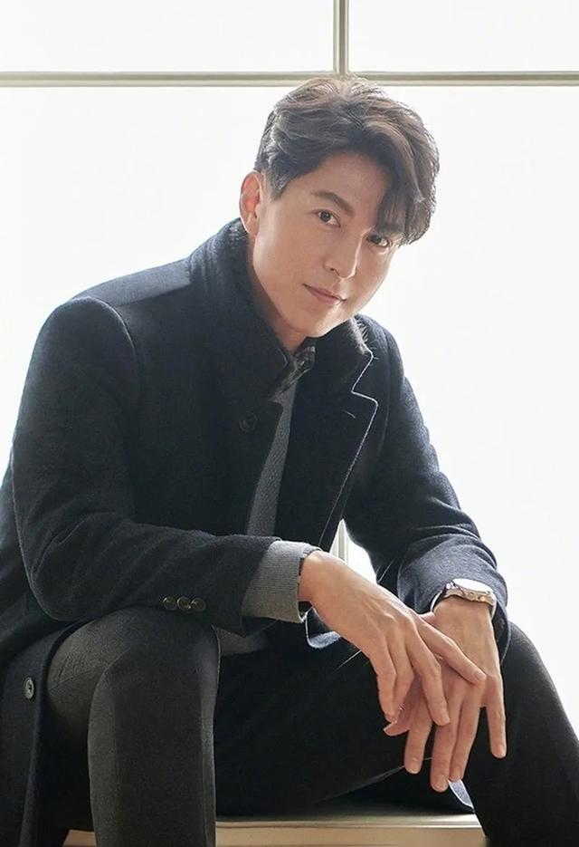 韩国男星柳秀荣,年轻时颜值与演技俱佳,因长相酷似我国男演员靳东被称