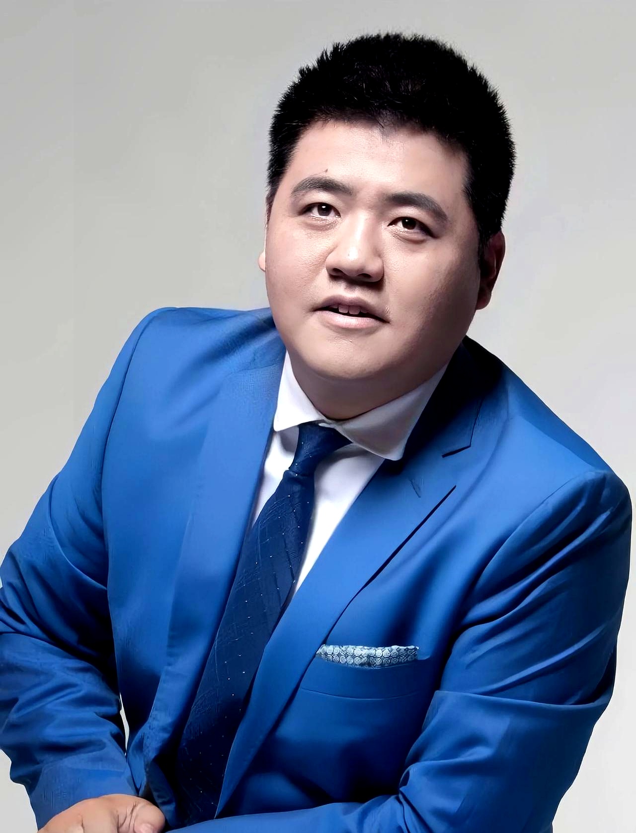 樊登说:"一个穷人想要翻身,一定要学会变个样子,你表现得软弱自卑