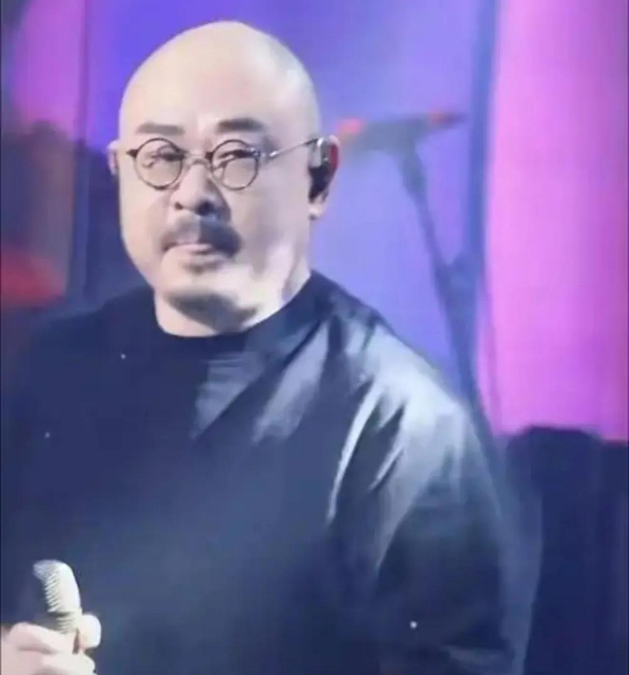 你还别说啊,刀郎这小老头还挺幽默的,记得之前看刀郎在一次采访中说