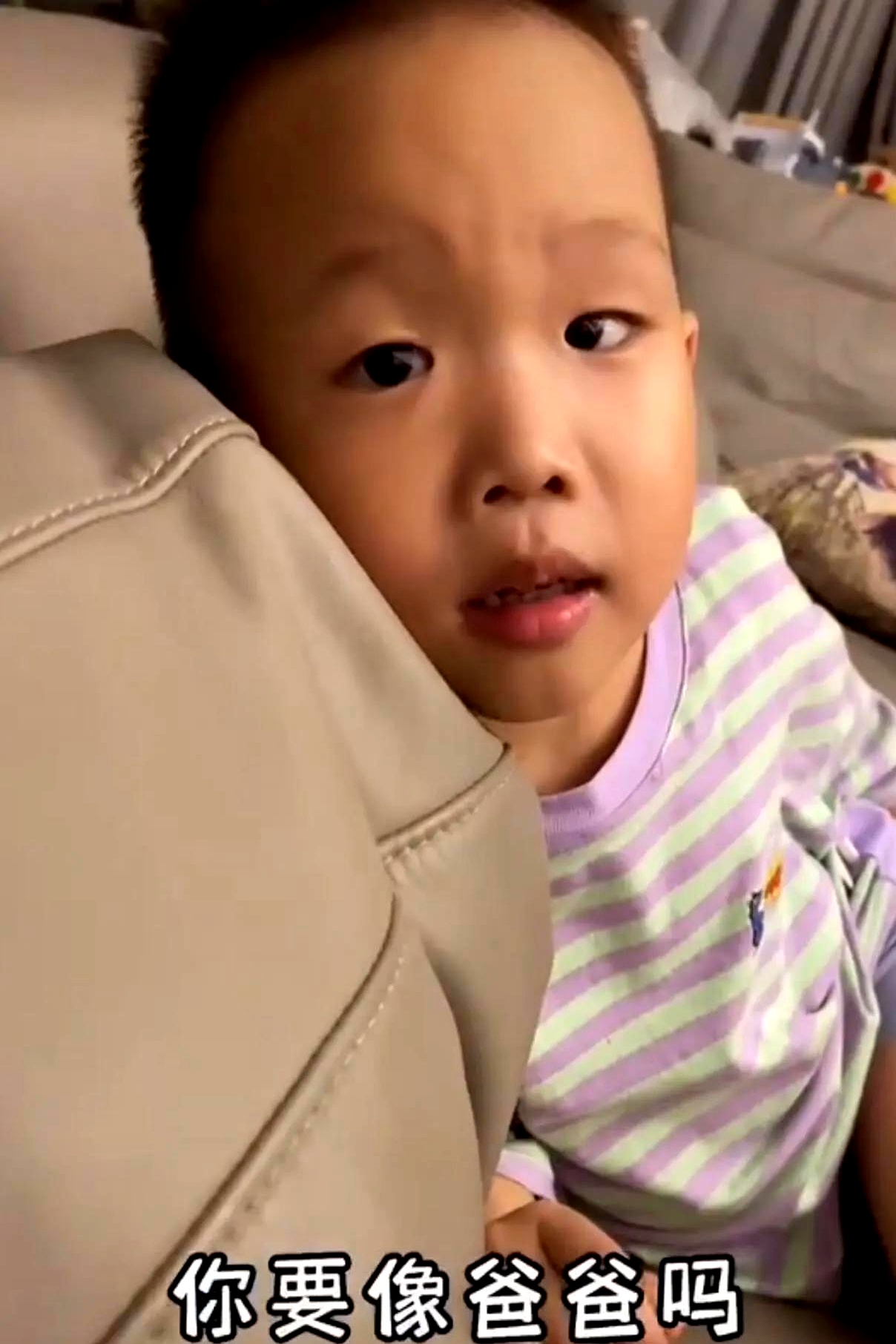 岳云鹏的闺女岳麓一,小小年纪就透着股机灵劲儿,遗传了老爹那份逗乐的