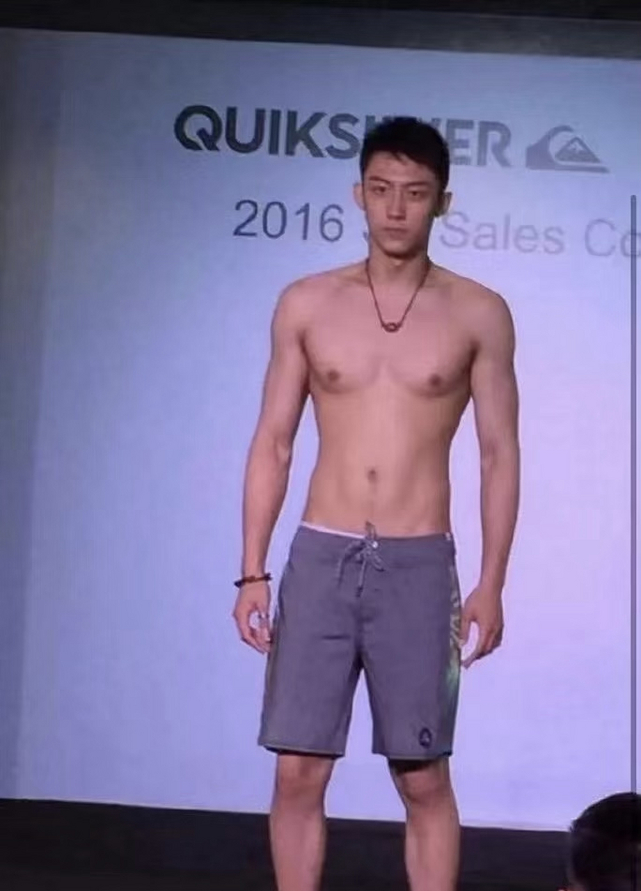 张弛有度!黄景瑜曝光日常运动秘籍,腹肌不是梦
