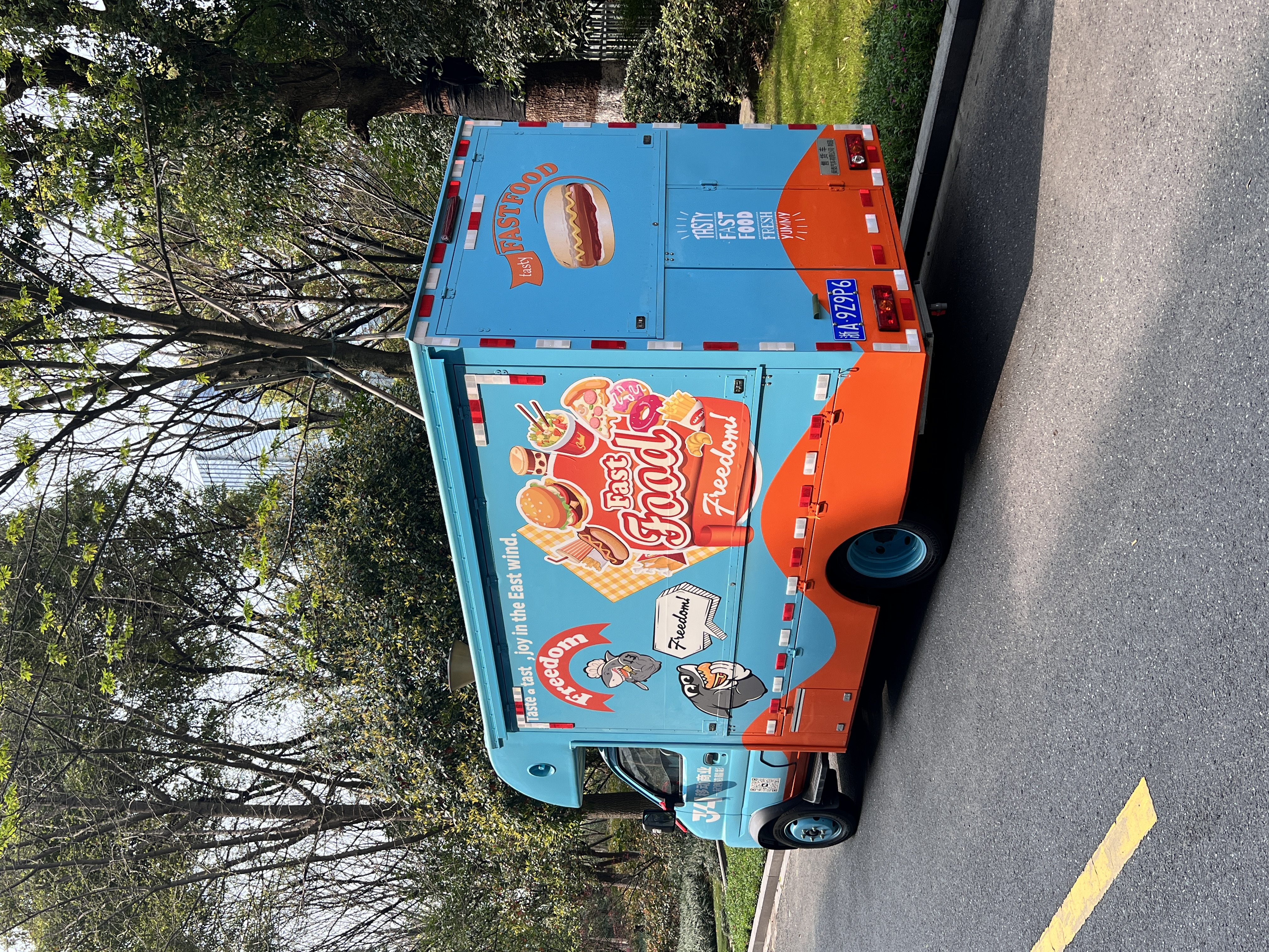 历经三个月的精心打磨,diy移动餐车终于闪亮登场